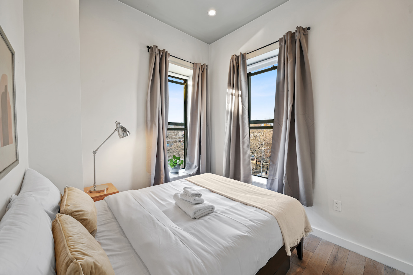 Standard: The Room (Image 1)