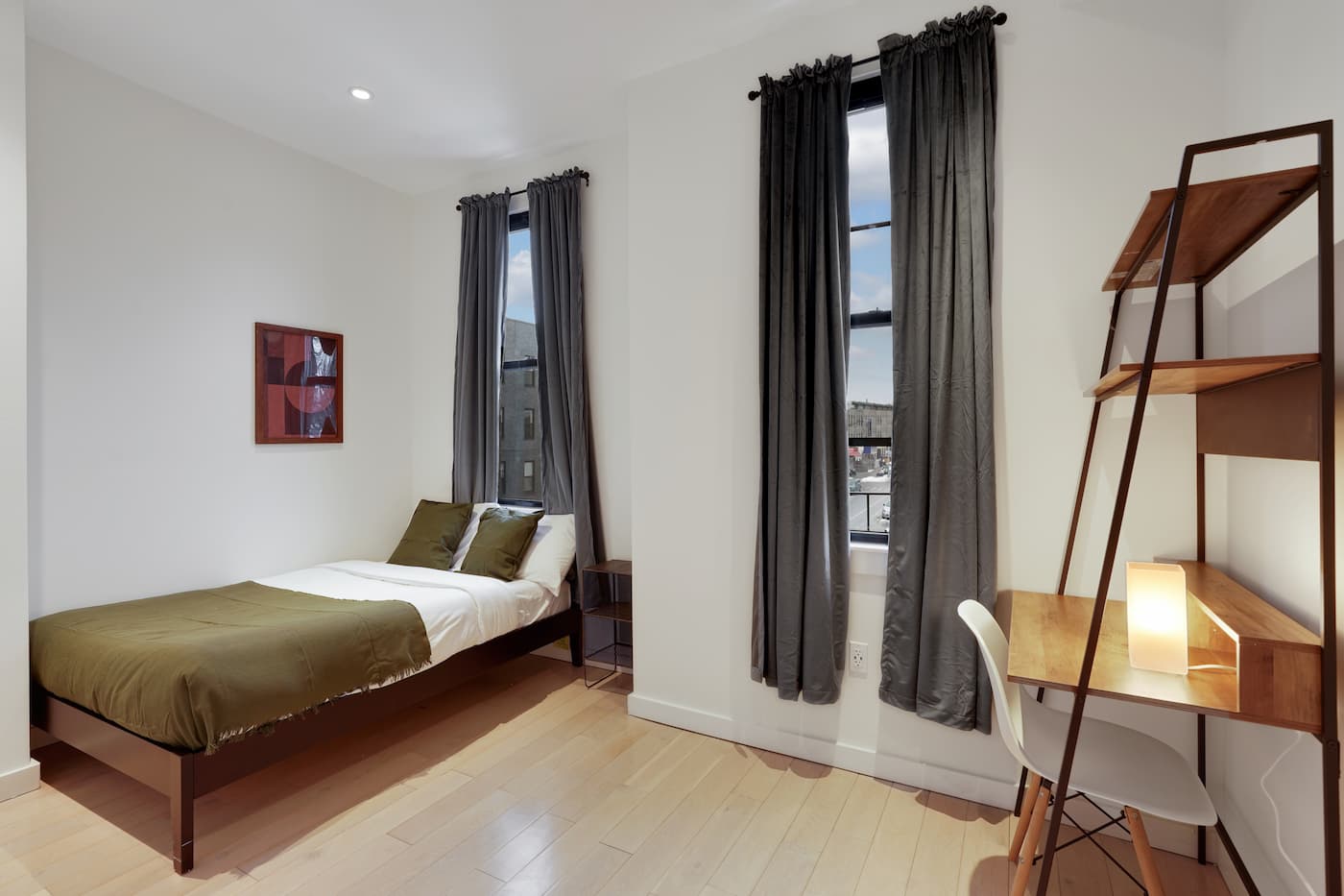 Executive Large: The Room (Image 1)
