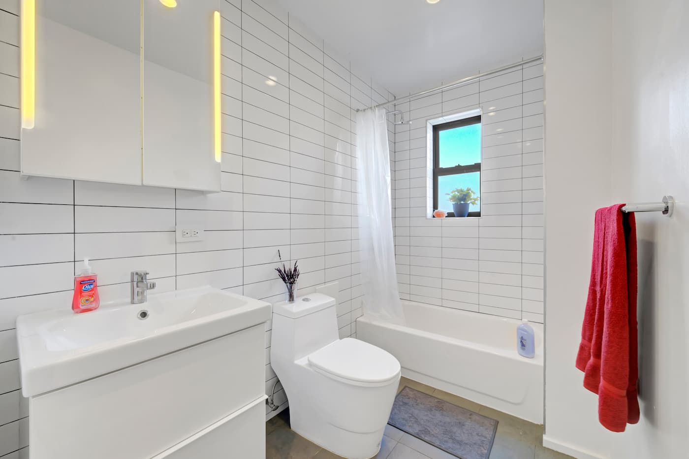 The Bathroom at The Atlantic House (Image 1)