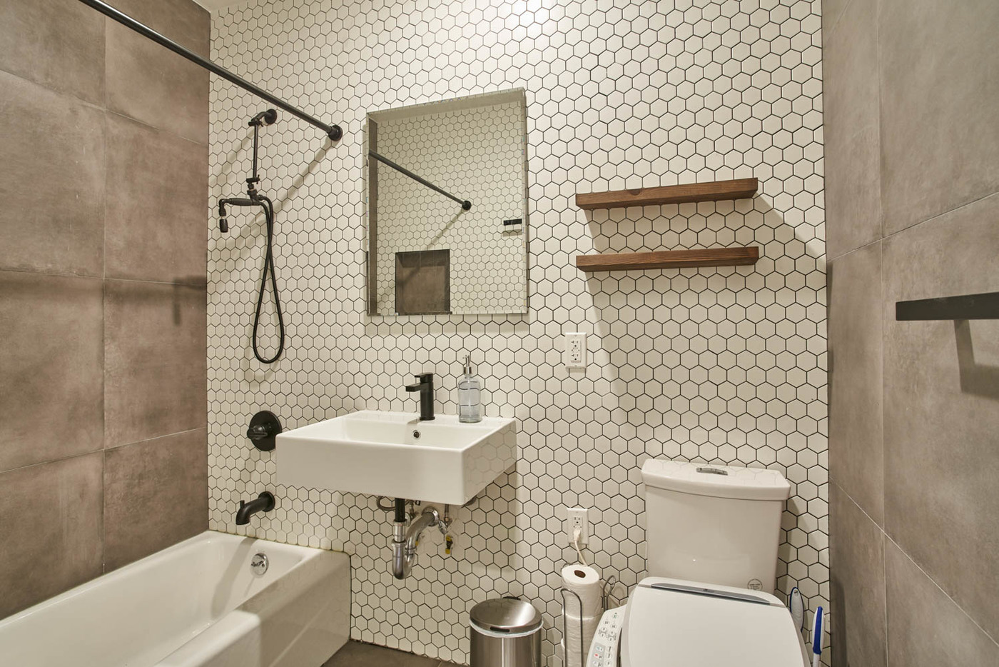 The Bathrooms at The Hells Kitchen House (Image 1)