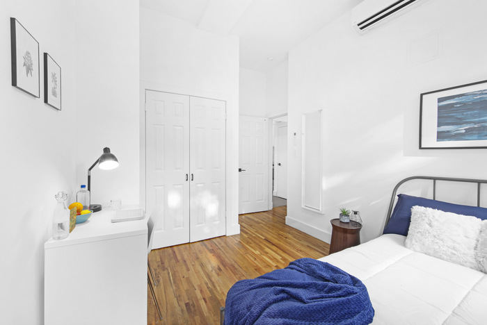 Standard Large With Desk: The Room (Image 2)
