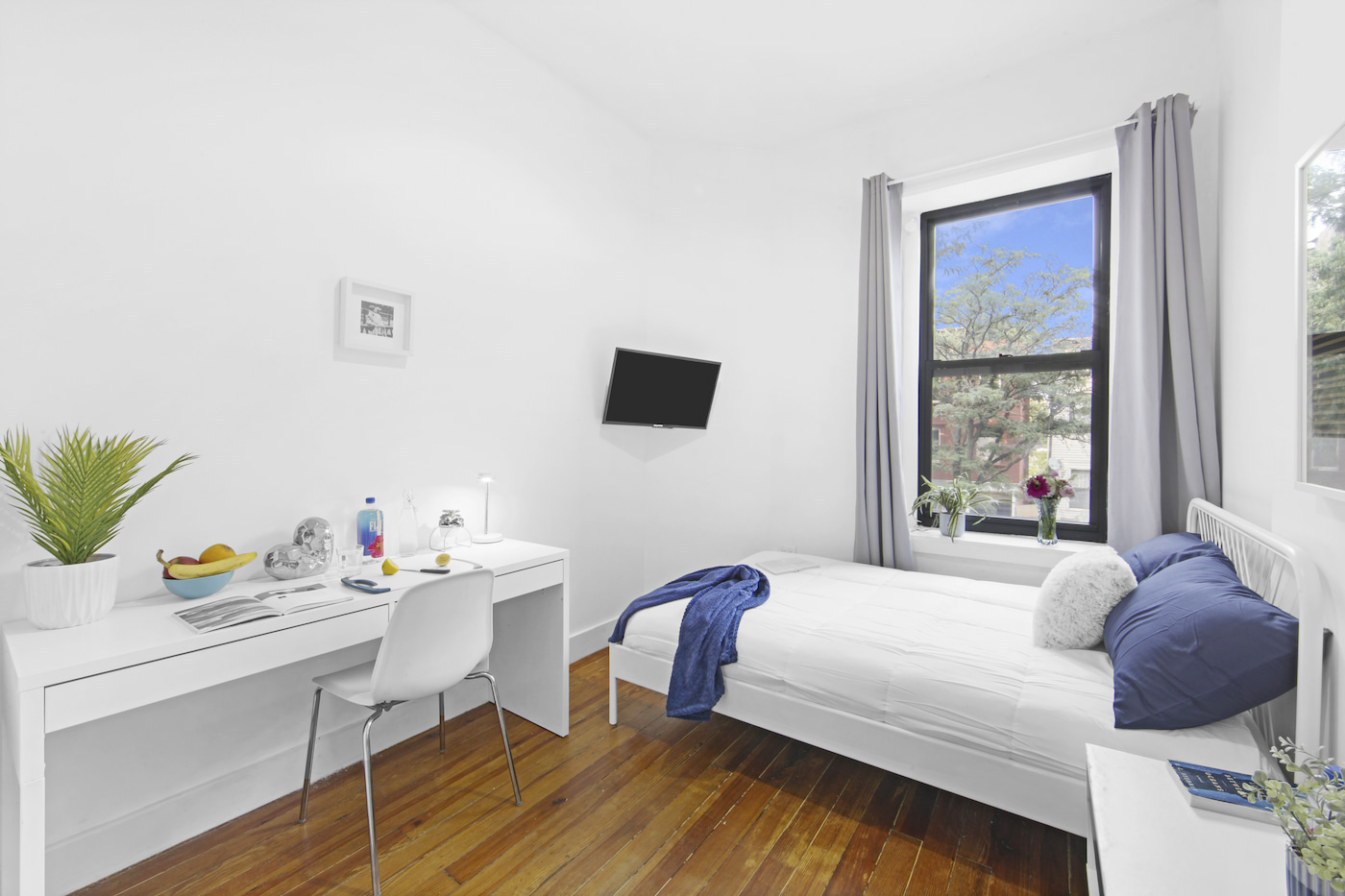 Standard: The Room (Image 1)
