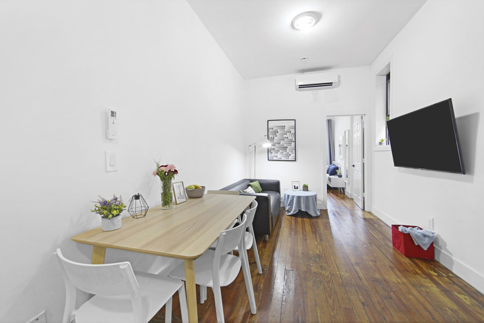 Standard Large With Desk: The Room (Image 3)