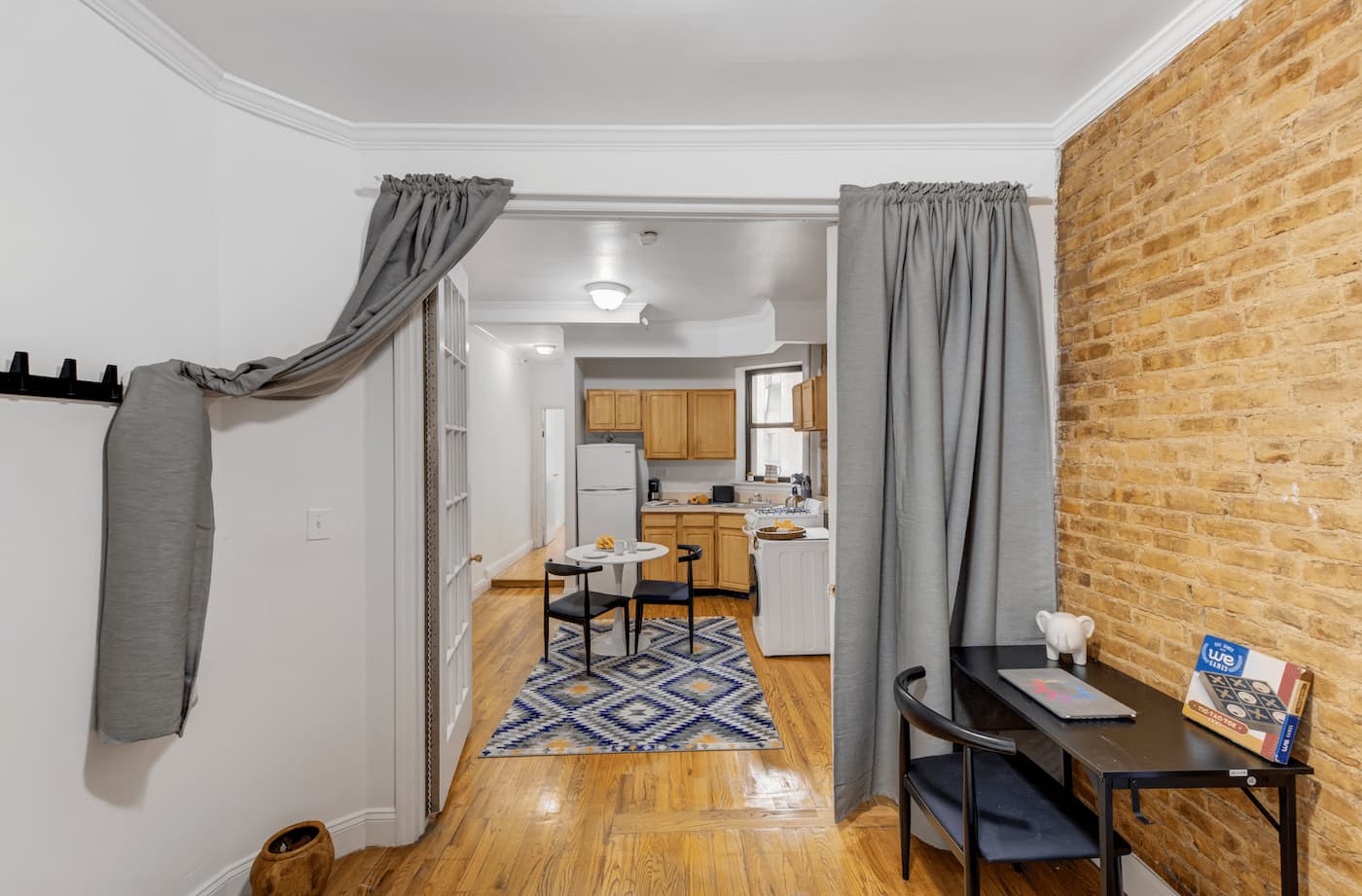 The Room at Economy (Image 3)
