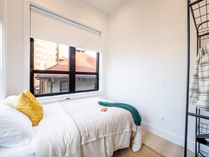 Standard: The Room (Image 3)
