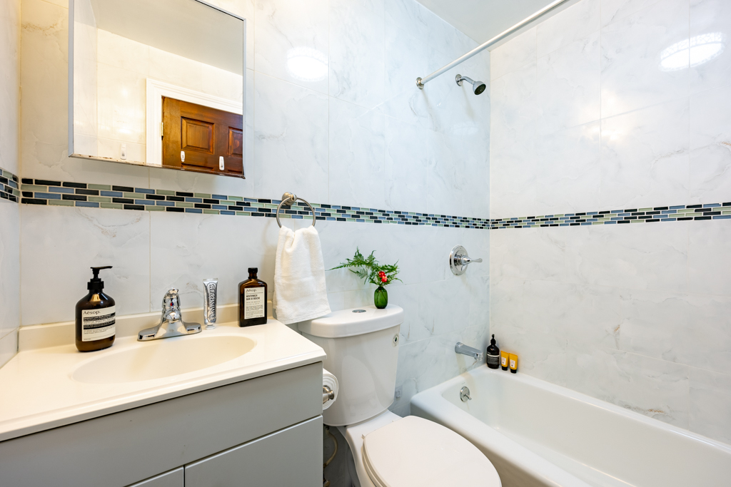 The Bathrooms at The Parkside House (Image 2)