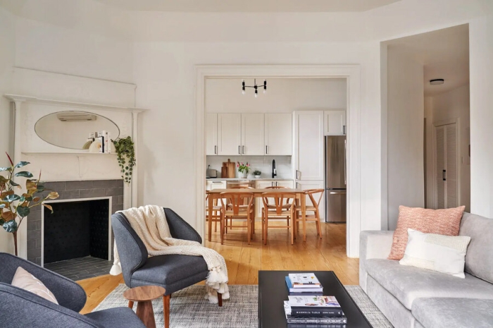 Standard Small: The Room (Image 4)