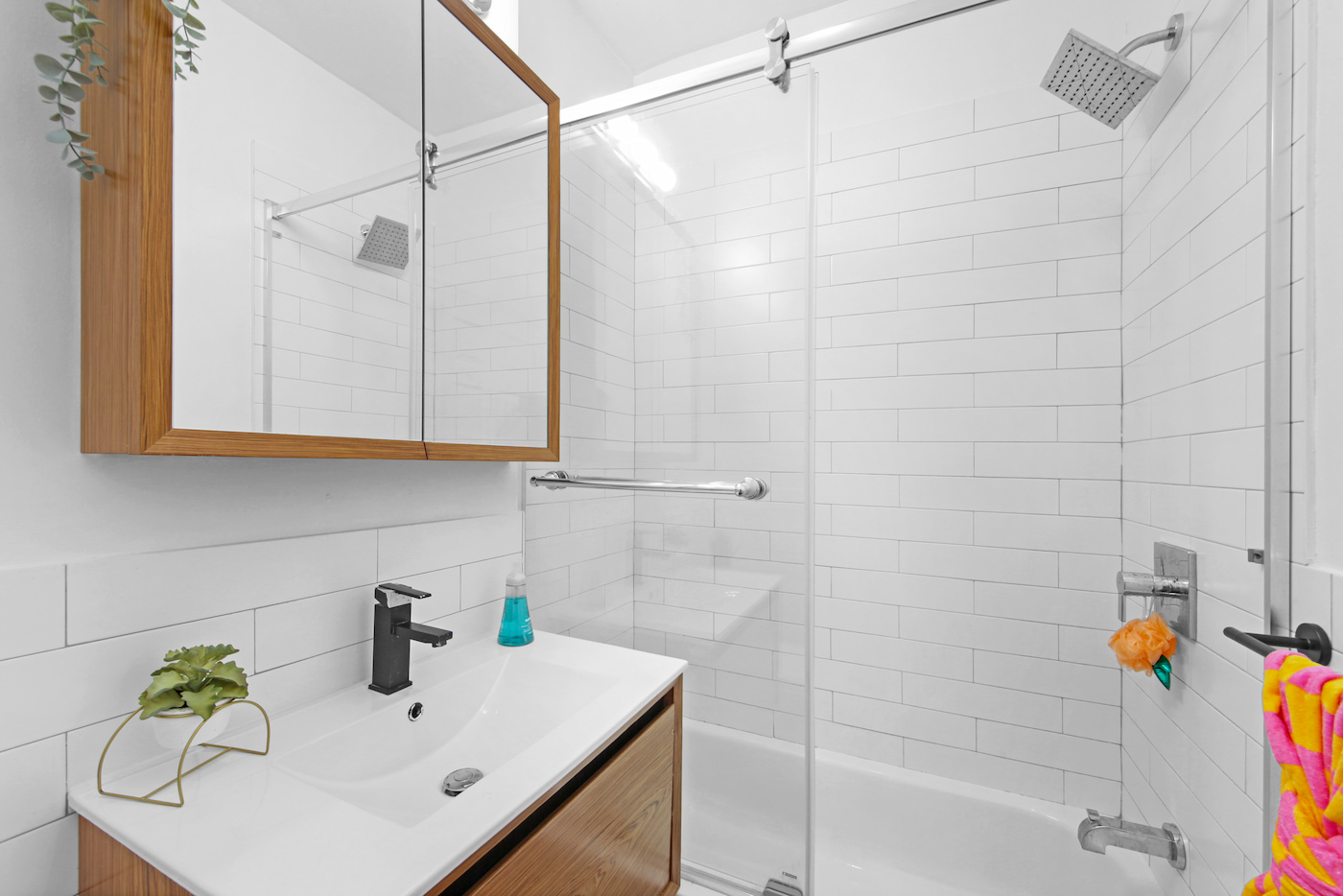 The Room at Standard Large (Image 6)