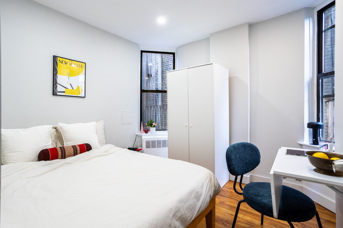 Standard: The Room (Image 4)