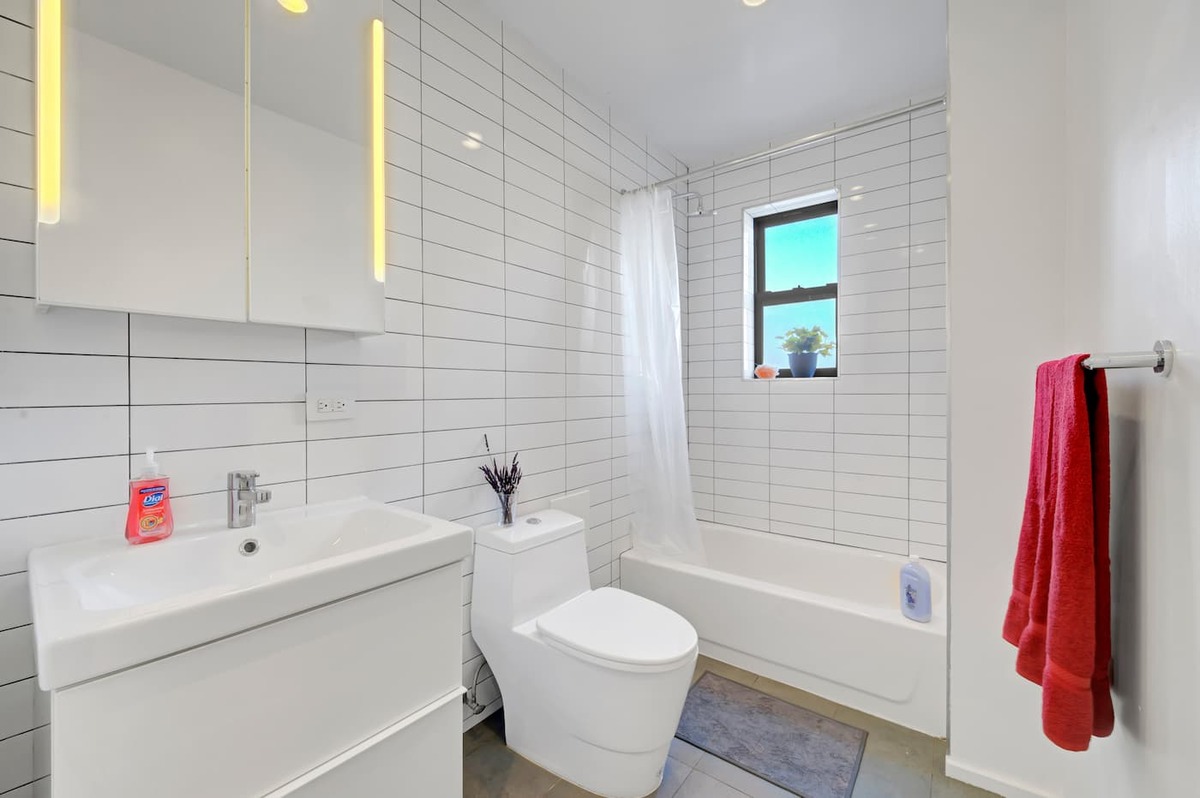 The Room at Standard (Image 6)