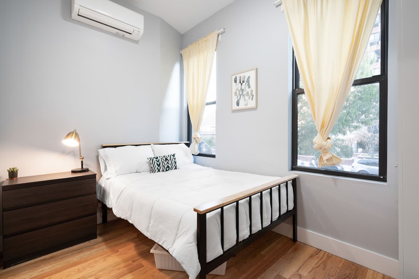 Executive Small: The Room (Image 1)