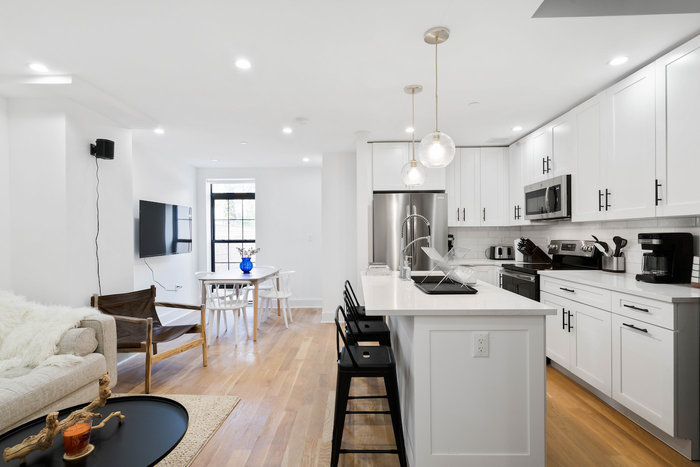 Standard Large With Desk: The Room (Image 4)