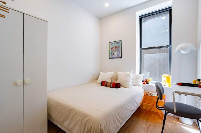 Standard: The Room (Image 3)