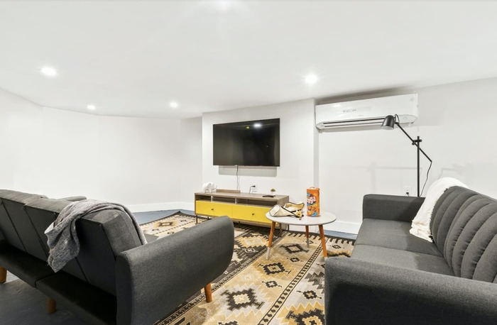 Standard: The Room (Image 3)