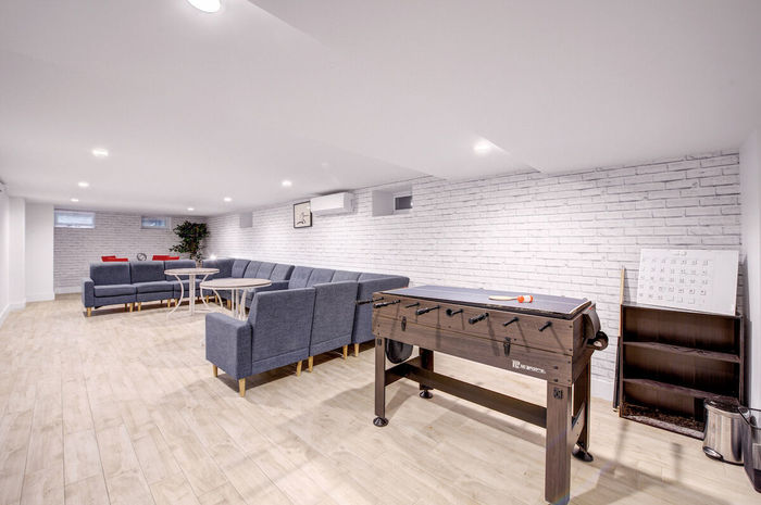 Standard: The Room (Image 4)