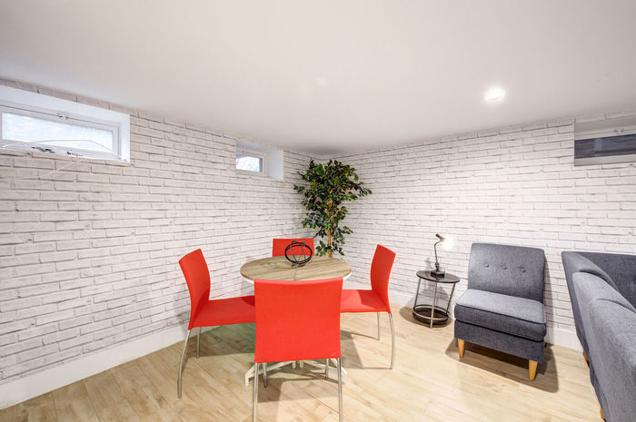 Standard Large: The Room (Image 2)