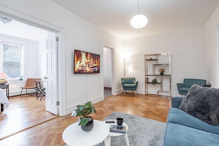 Standard Large: The Room (Image 2)