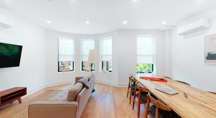 Standard Large: The Room (Image 4)