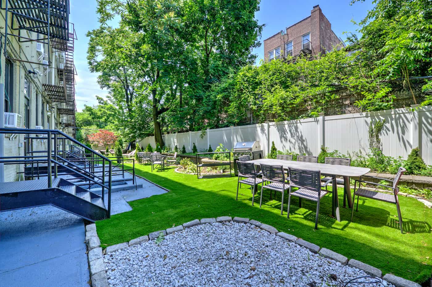 The Backyard at The Greenpoint House (Image 7)