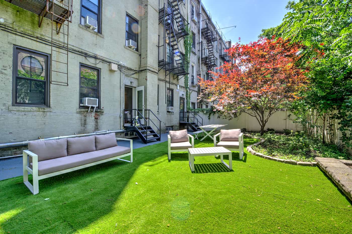 The Backyard at The Greenpoint House (Image 2)