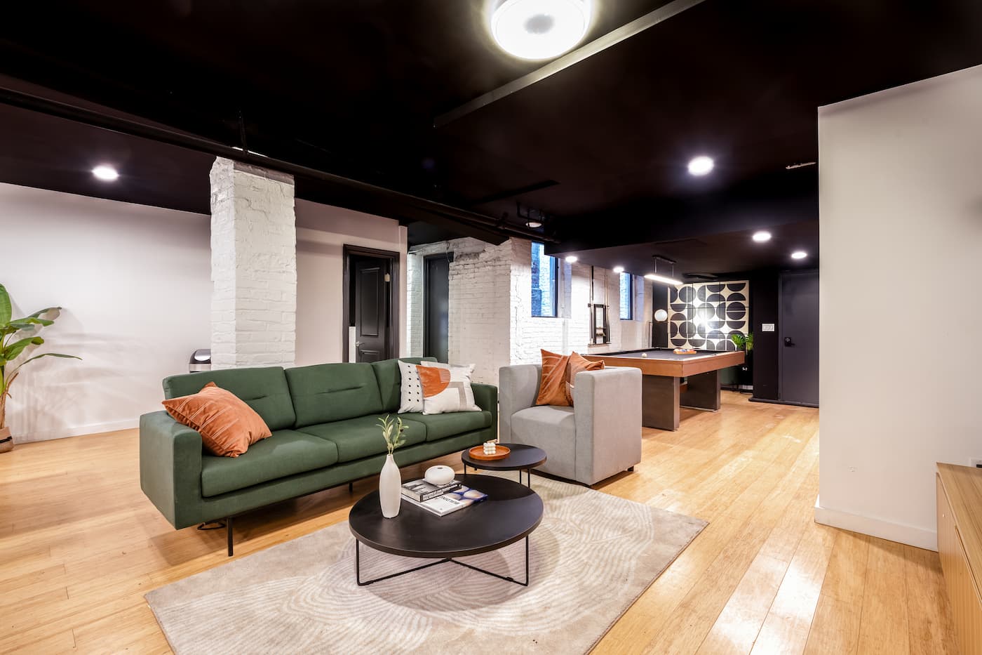 The (Co)Living Room at The Greenpoint House (Image 8)