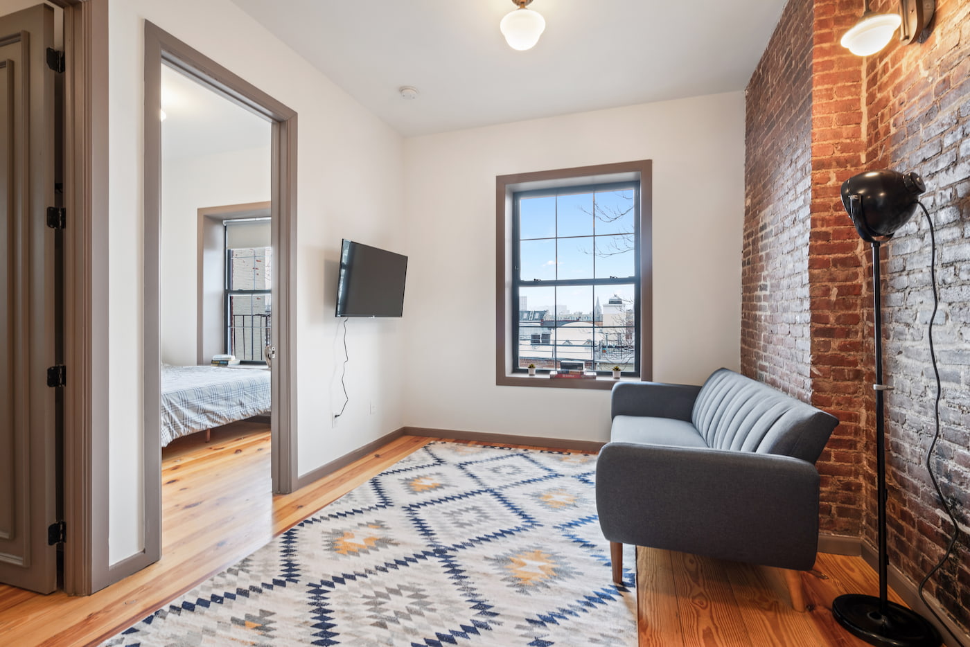 The Room at Standard Large With Desk (Image 4)