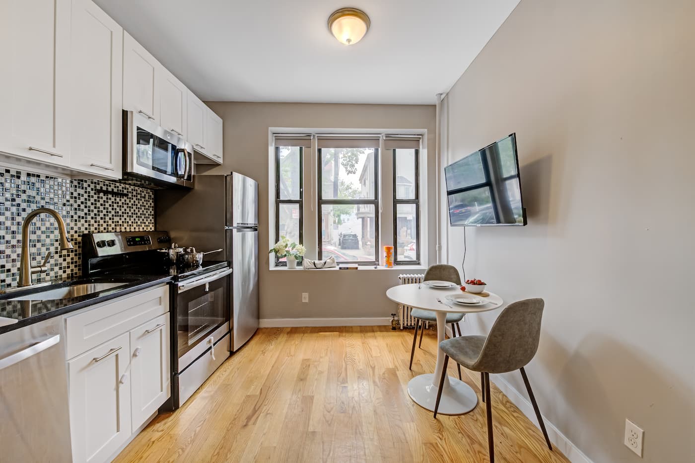 The Kitchens/Dining Room at The Kensington House (Image 4)