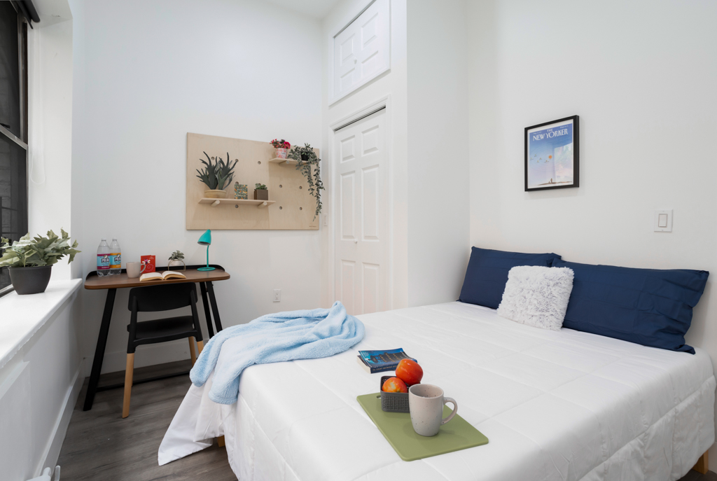 Standard Large: The Room (Image 1)