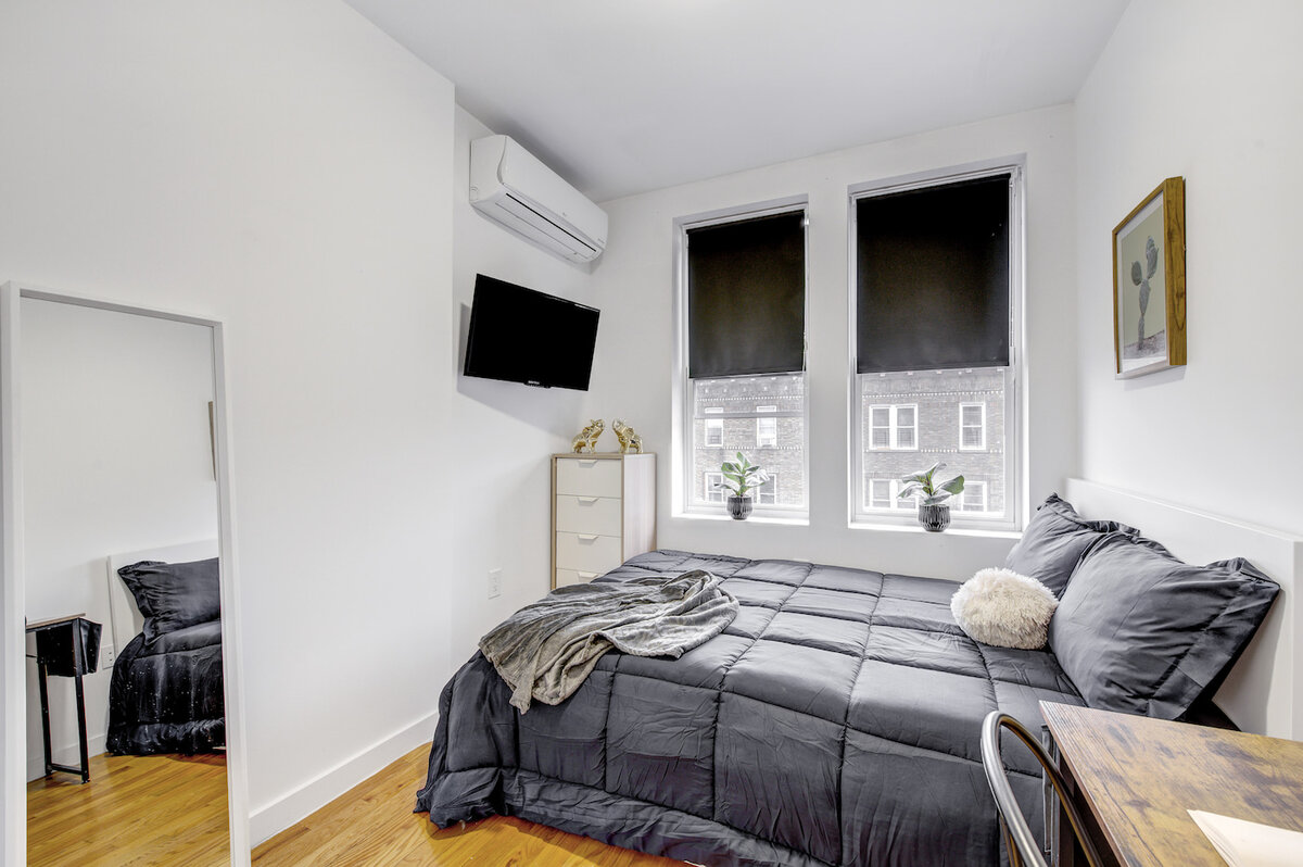 Standard Large: The Room (Image 1)