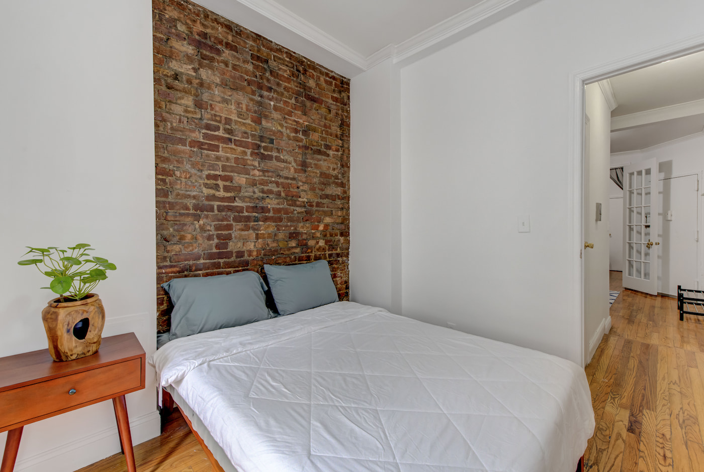 Standard: The Room (Image 1)