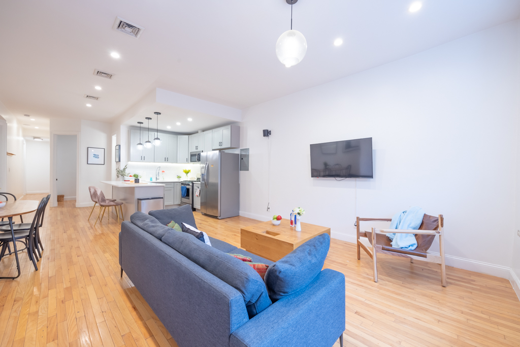 The Room at Standard Large (Image 7)