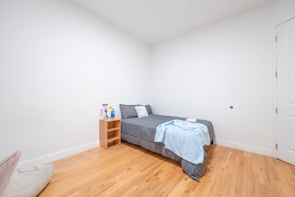 The Room at Extra Large (Image 2)