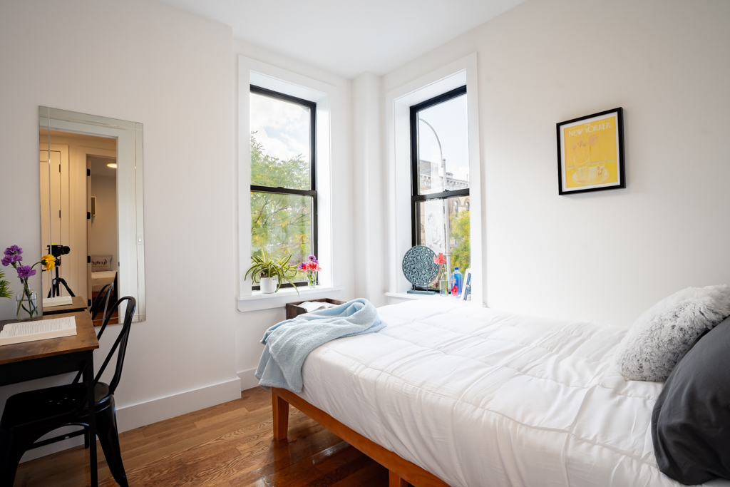 Standard+: The Room (Image 1)