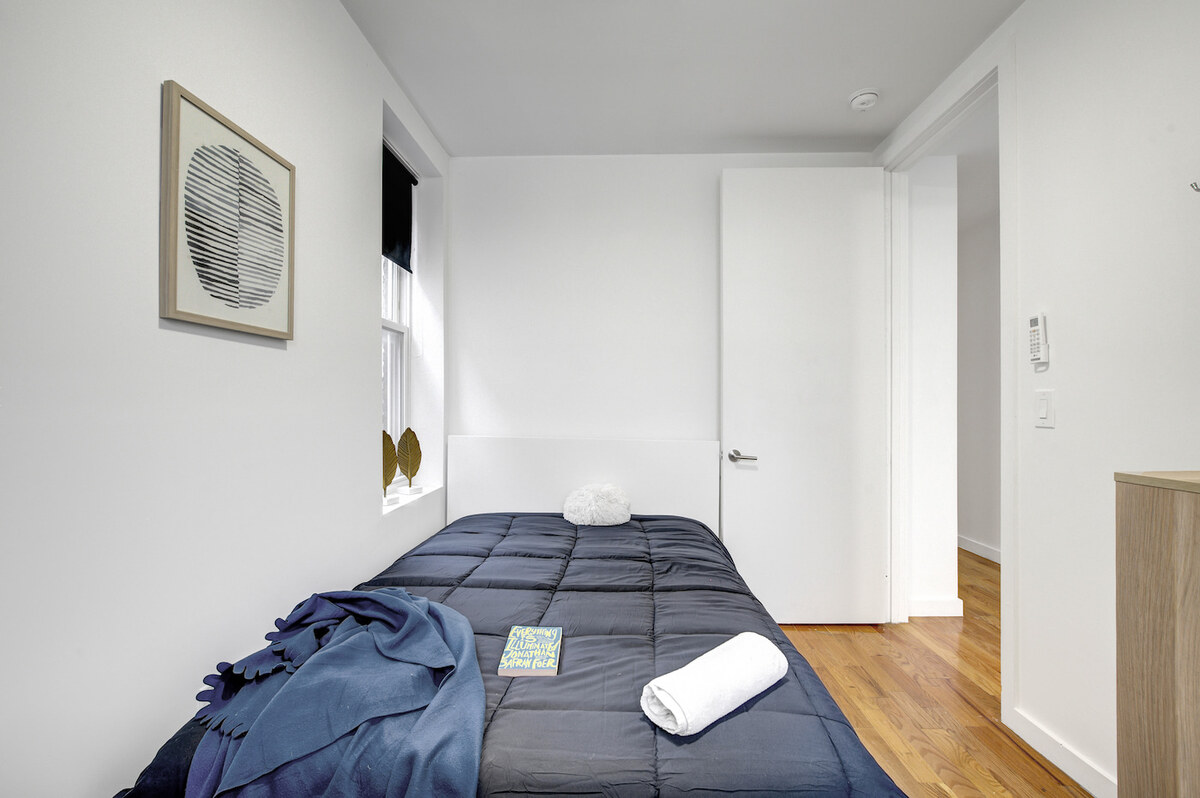 Standard: The Room (Image 1)