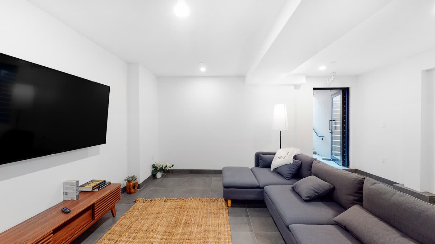 The (Co)Living Room at The Crown Heights House (Image 4)