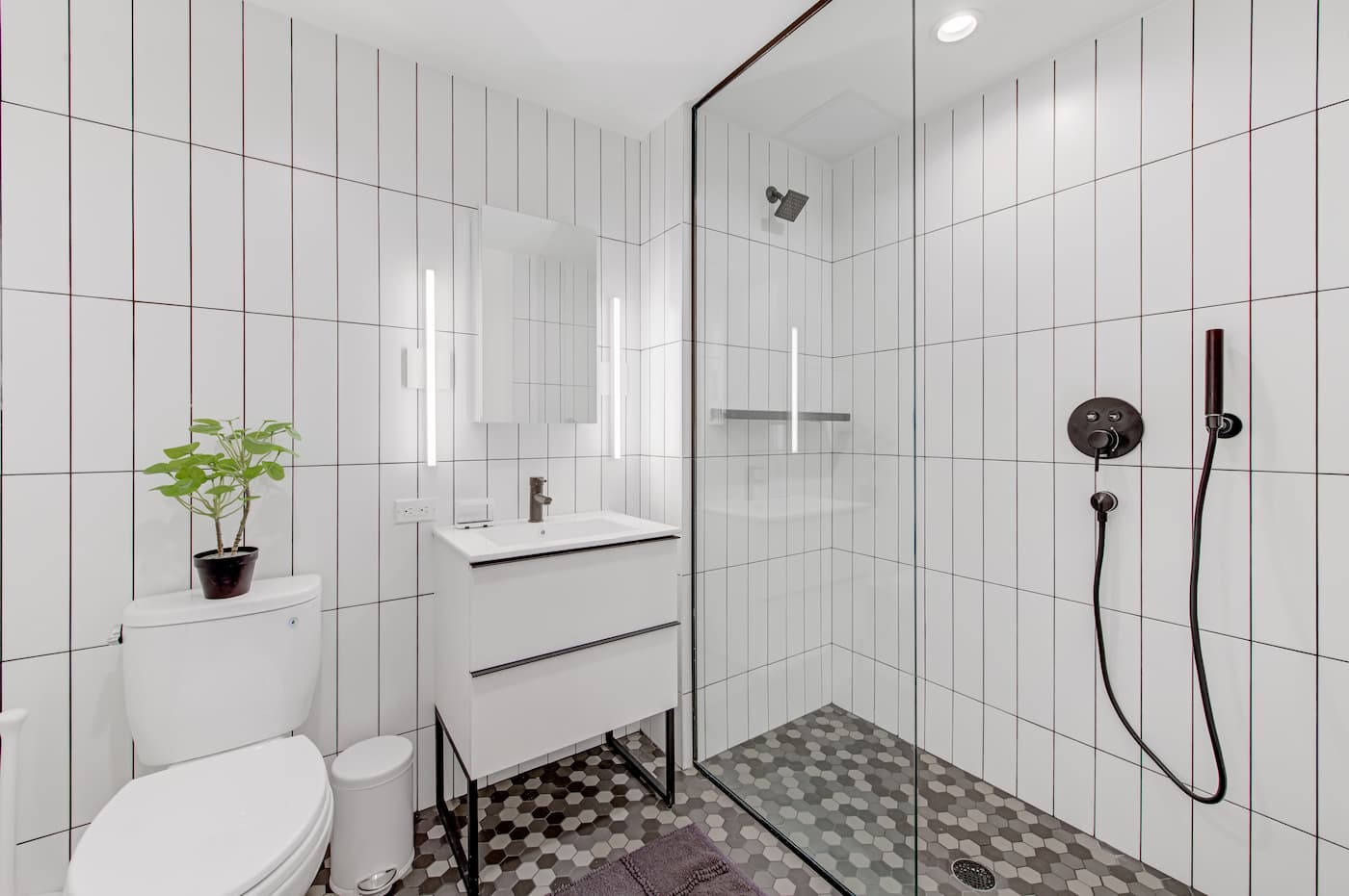 The Bathrooms at The Williamsburg House (Image 2)