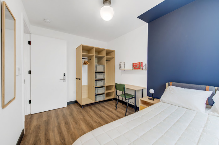Standard Large+: The Room (Image 3)