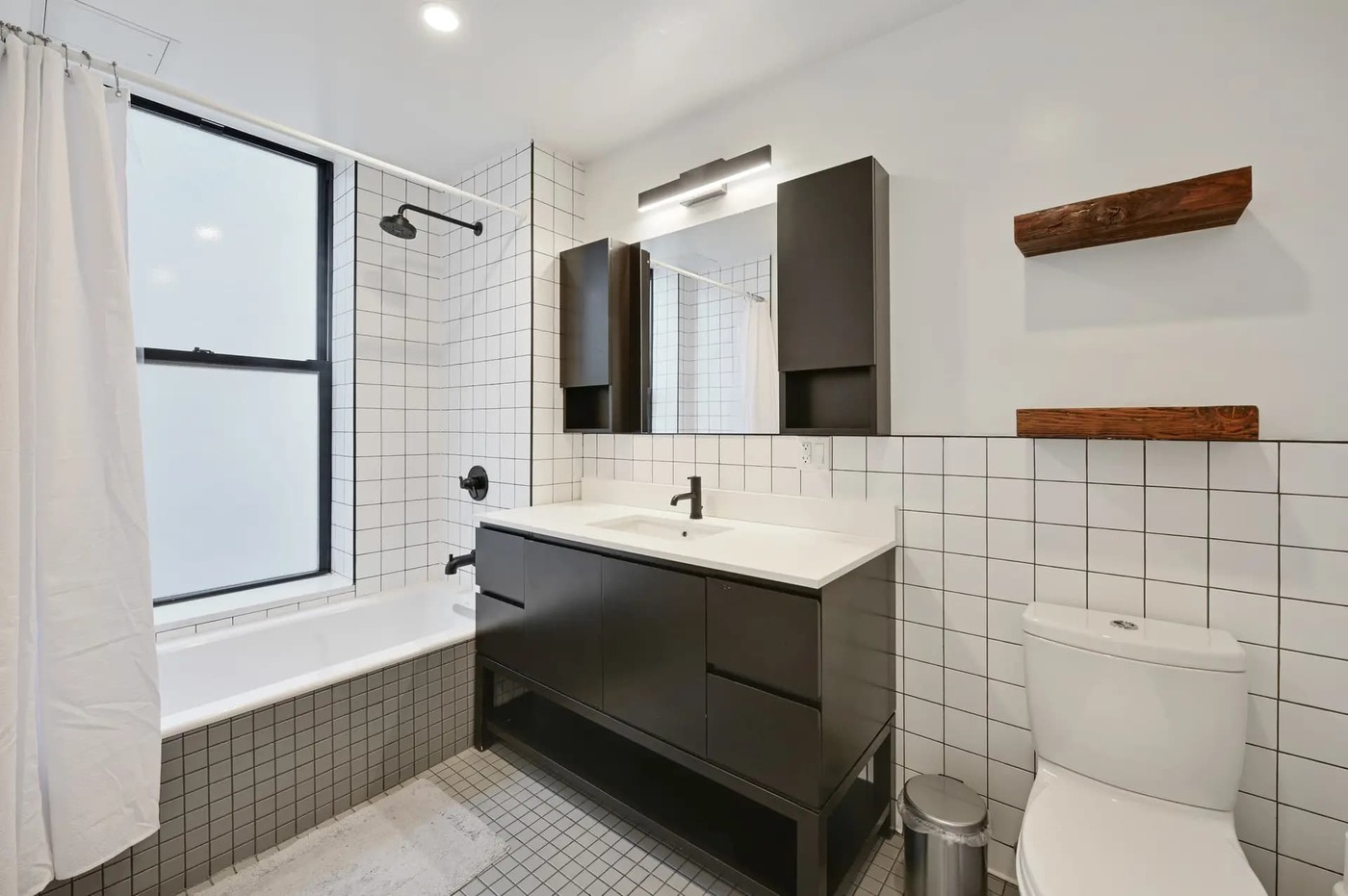 The Bathrooms at The Willoughby House (Image 1)