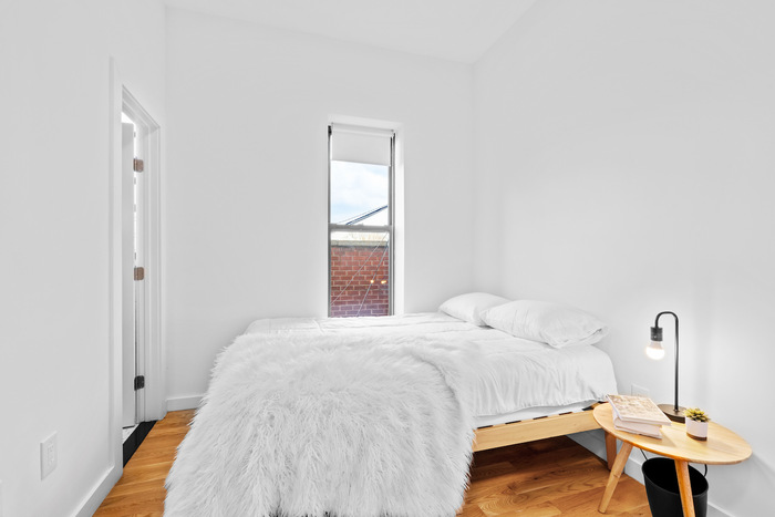 Check out our Houses in New York (Image-1)